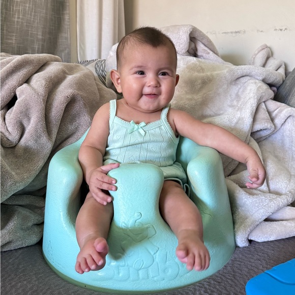 Hello Posh Lovers, My name is Jasmin! 😁 - Picture 3 of 7